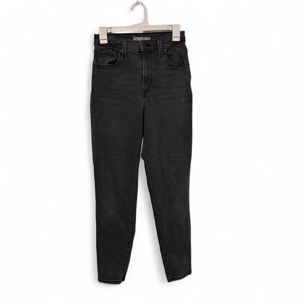 Levi’s Black High Waisted Mom Jeans Skinny Ankle size 26
